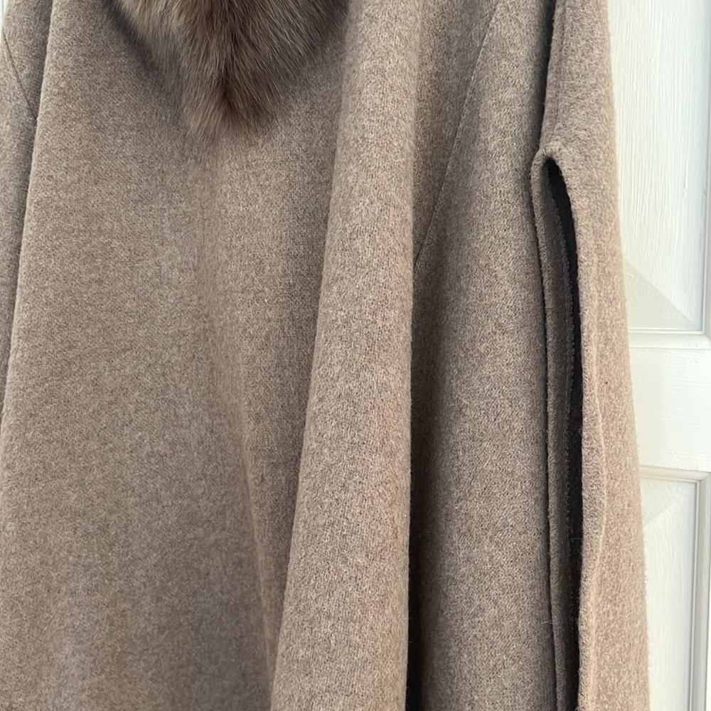Code classic faux fur neck warm layering cape- Mid thigh. Beautiful look! - Picture 3 of 5